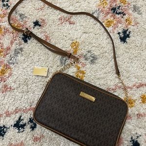 Michael Kors - Leather Crossbody Bag